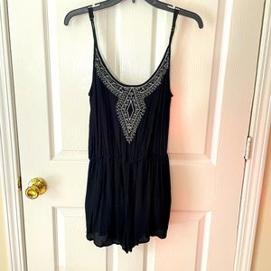 Forever 21 romper shorts rayon polyester medium black white adjustable pockets.K